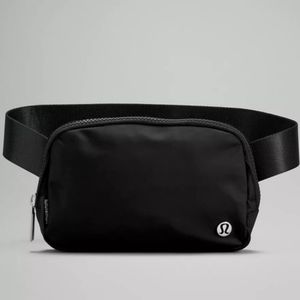 New Lululemon Everywhere Belt Bag Black